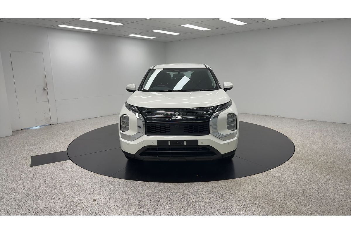 2023 Mitsubishi Outlander ES ZM