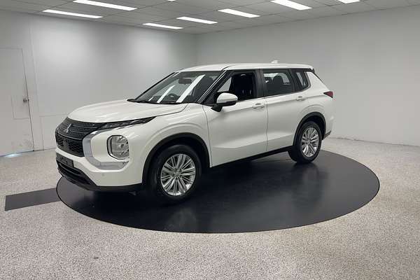 2023 Mitsubishi Outlander ES ZM