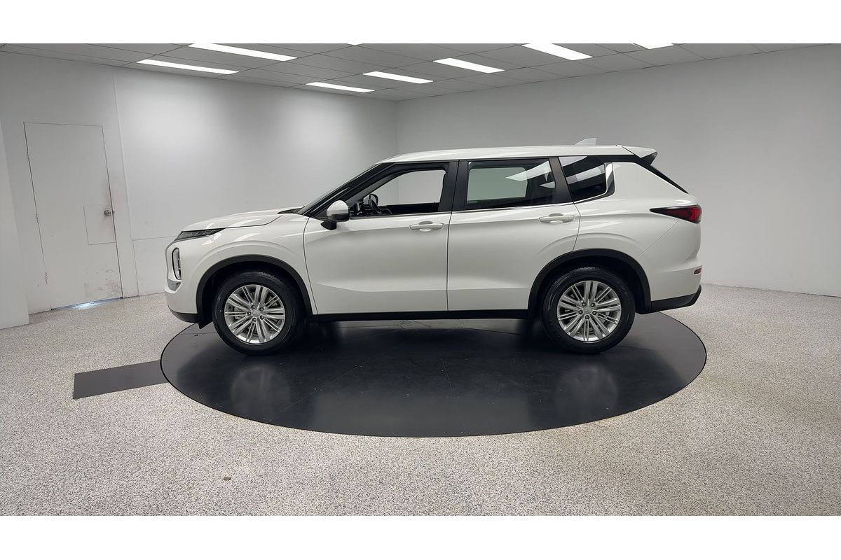 2023 Mitsubishi Outlander ES ZM