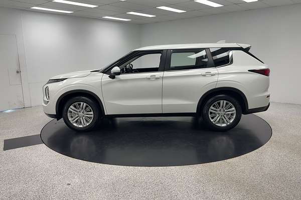 2023 Mitsubishi Outlander ES ZM
