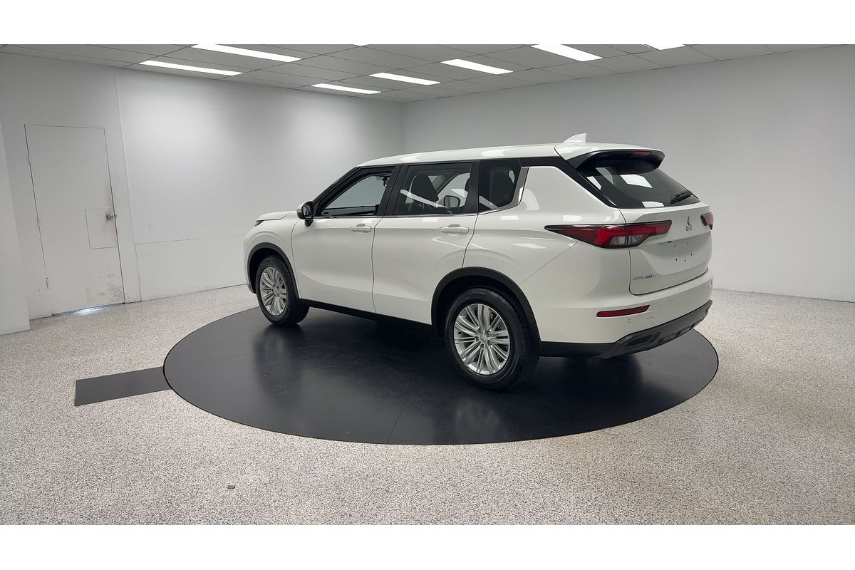 2023 Mitsubishi Outlander ES ZM