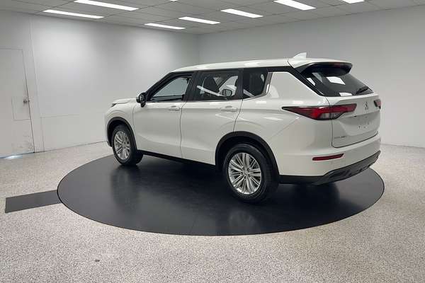 2023 Mitsubishi Outlander ES ZM