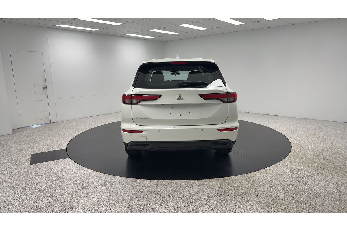 2023 Mitsubishi Outlander ES ZM