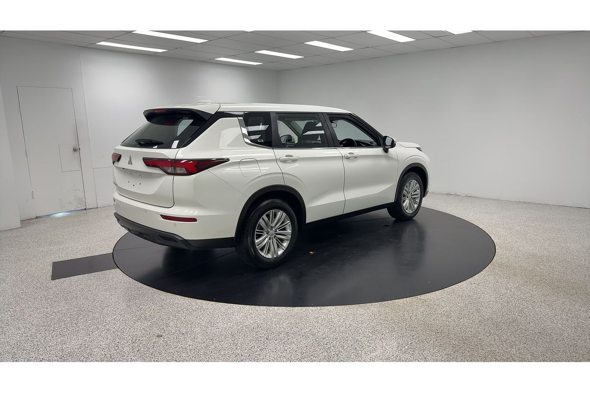 2023 Mitsubishi Outlander ES ZM