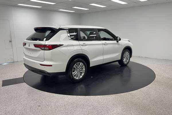 2023 Mitsubishi Outlander ES ZM