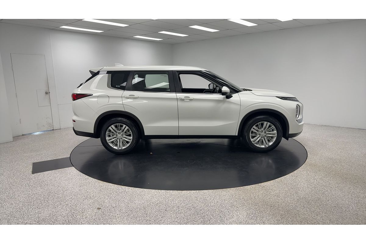 2023 Mitsubishi Outlander ES ZM