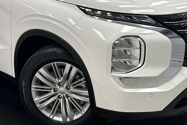 2023 Mitsubishi Outlander ES ZM