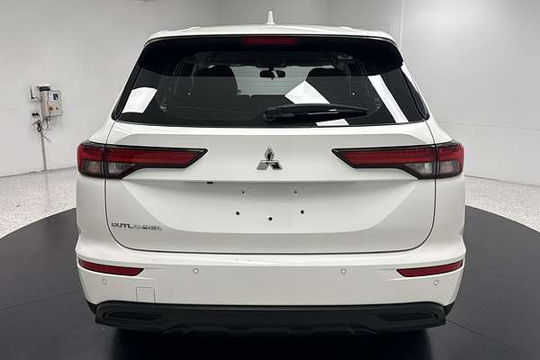 2023 Mitsubishi Outlander ES ZM