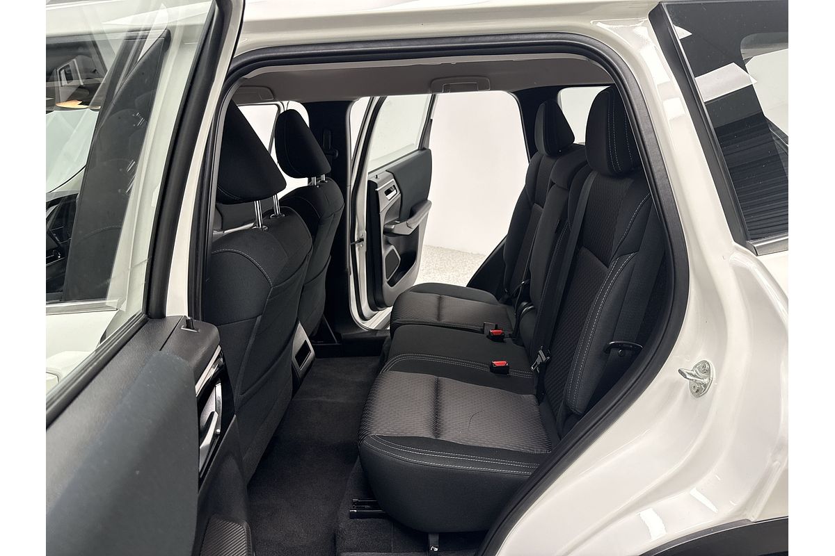 2023 Mitsubishi Outlander ES ZM
