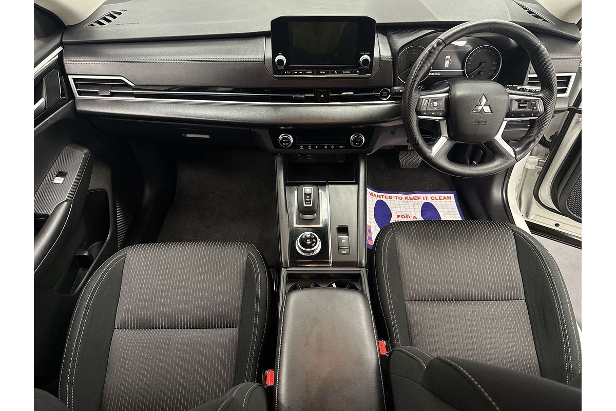 2023 Mitsubishi Outlander ES ZM