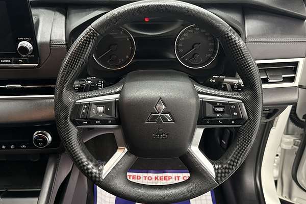 2023 Mitsubishi Outlander ES ZM