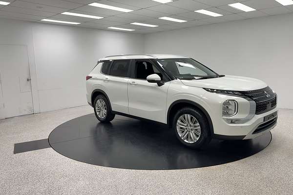 2023 Mitsubishi Outlander LS ZM