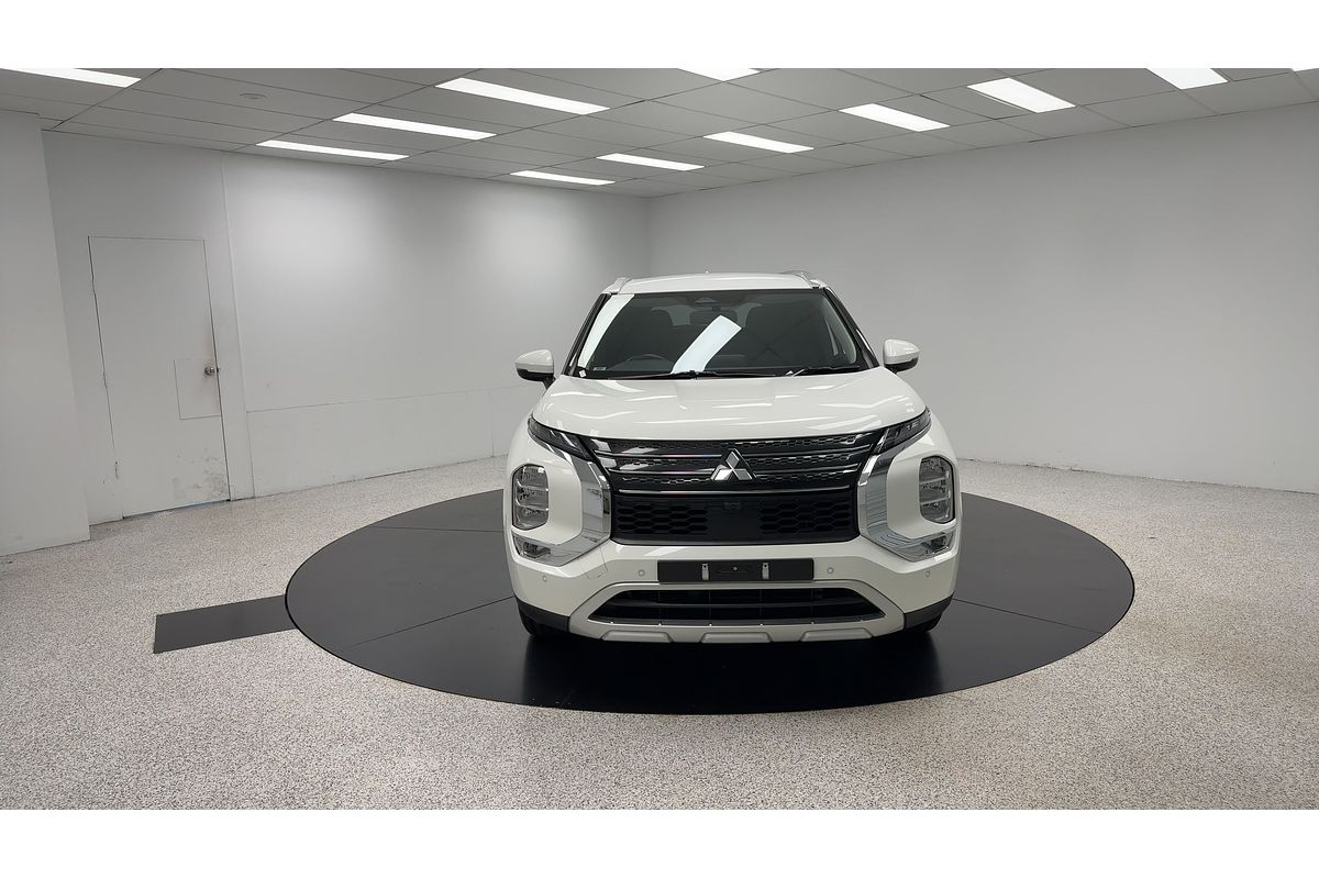 2023 Mitsubishi Outlander LS ZM