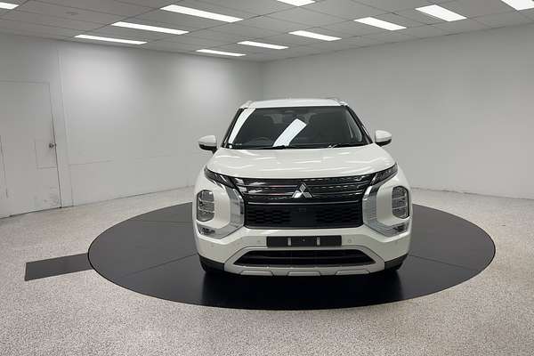 2023 Mitsubishi Outlander LS ZM
