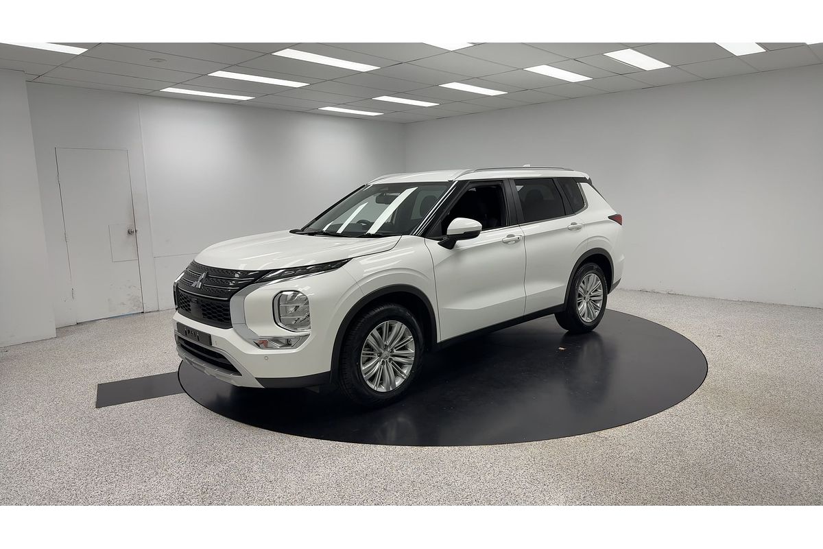 2023 Mitsubishi Outlander LS ZM