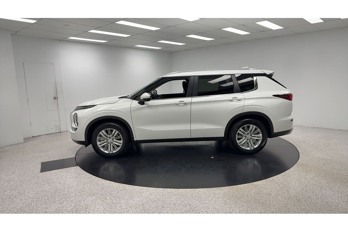 2023 Mitsubishi Outlander LS ZM