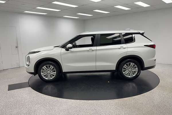2023 Mitsubishi Outlander LS ZM