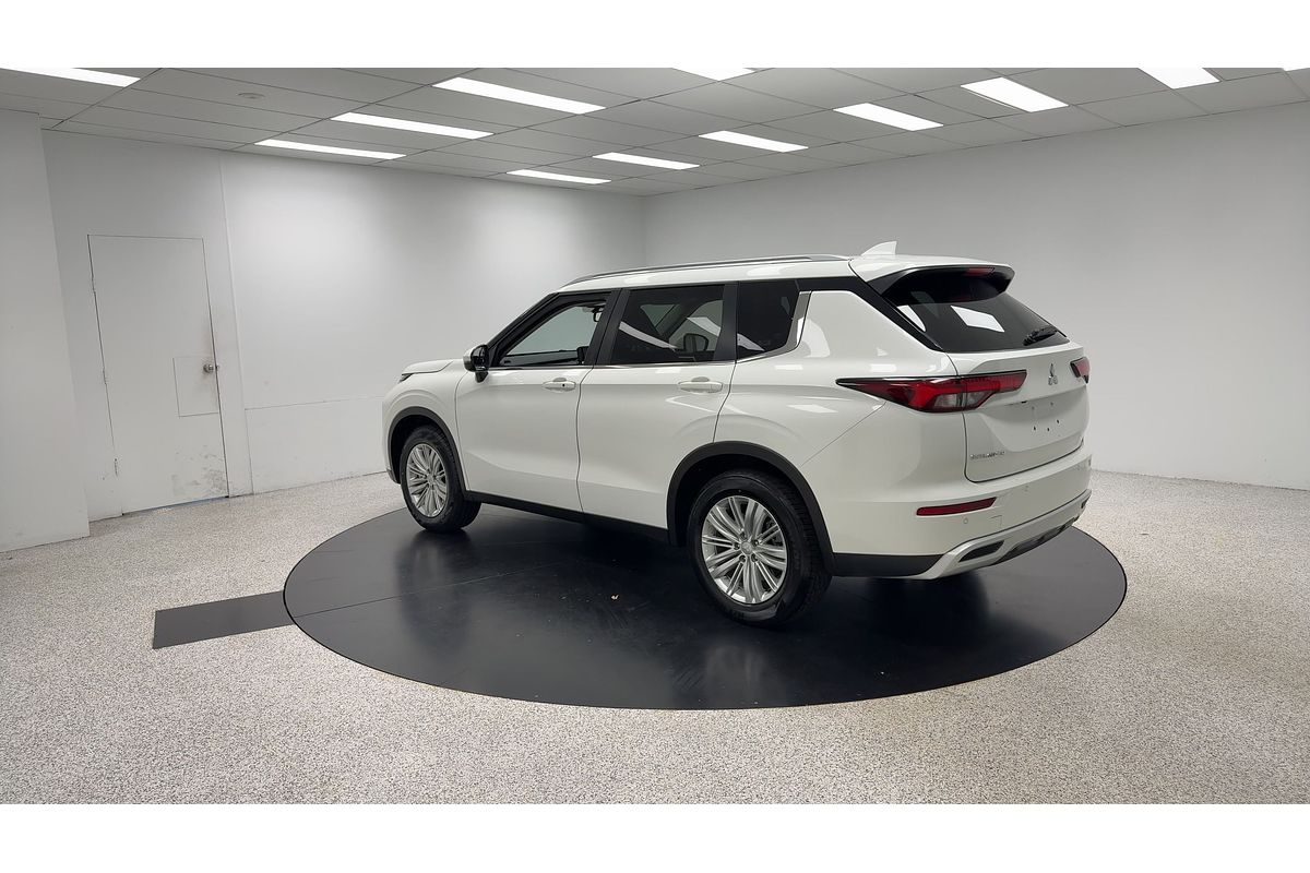 2023 Mitsubishi Outlander LS ZM