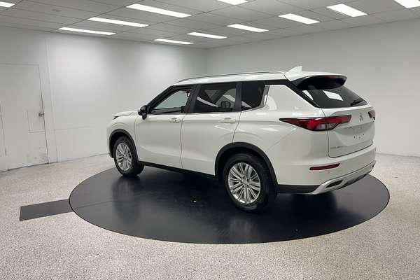 2023 Mitsubishi Outlander LS ZM