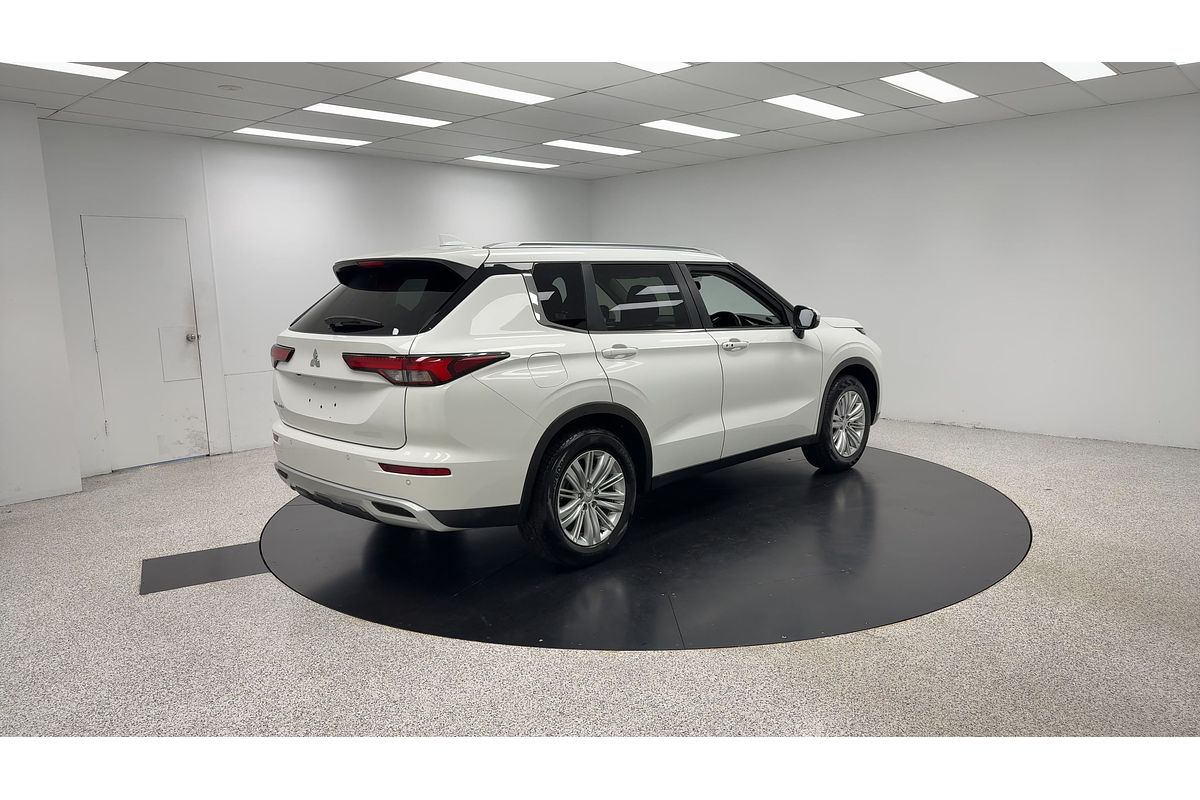 2023 Mitsubishi Outlander LS ZM