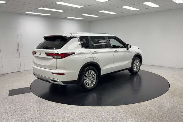 2023 Mitsubishi Outlander LS ZM