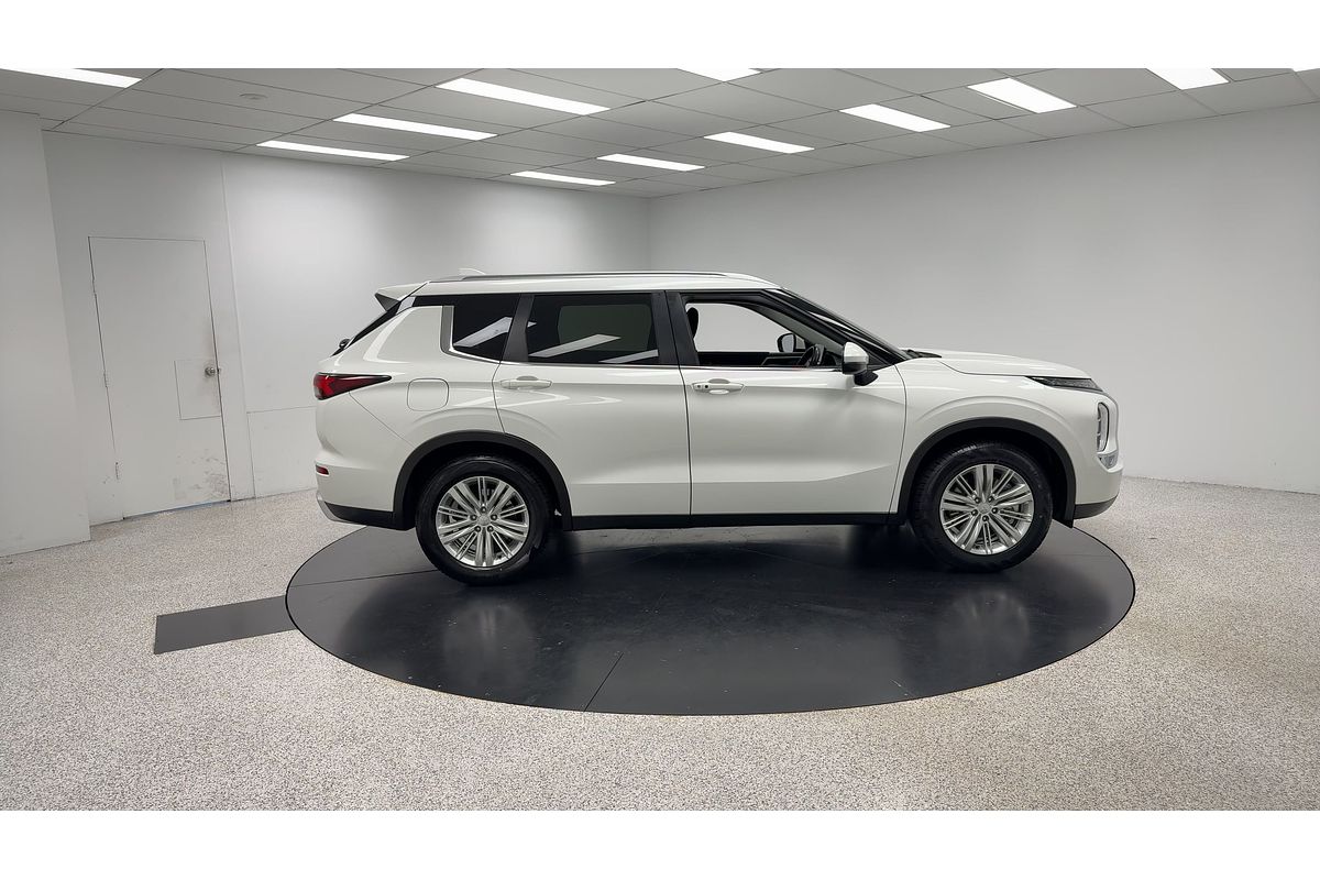 2023 Mitsubishi Outlander LS ZM