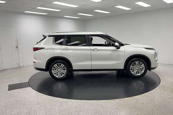 2023 Mitsubishi Outlander LS ZM