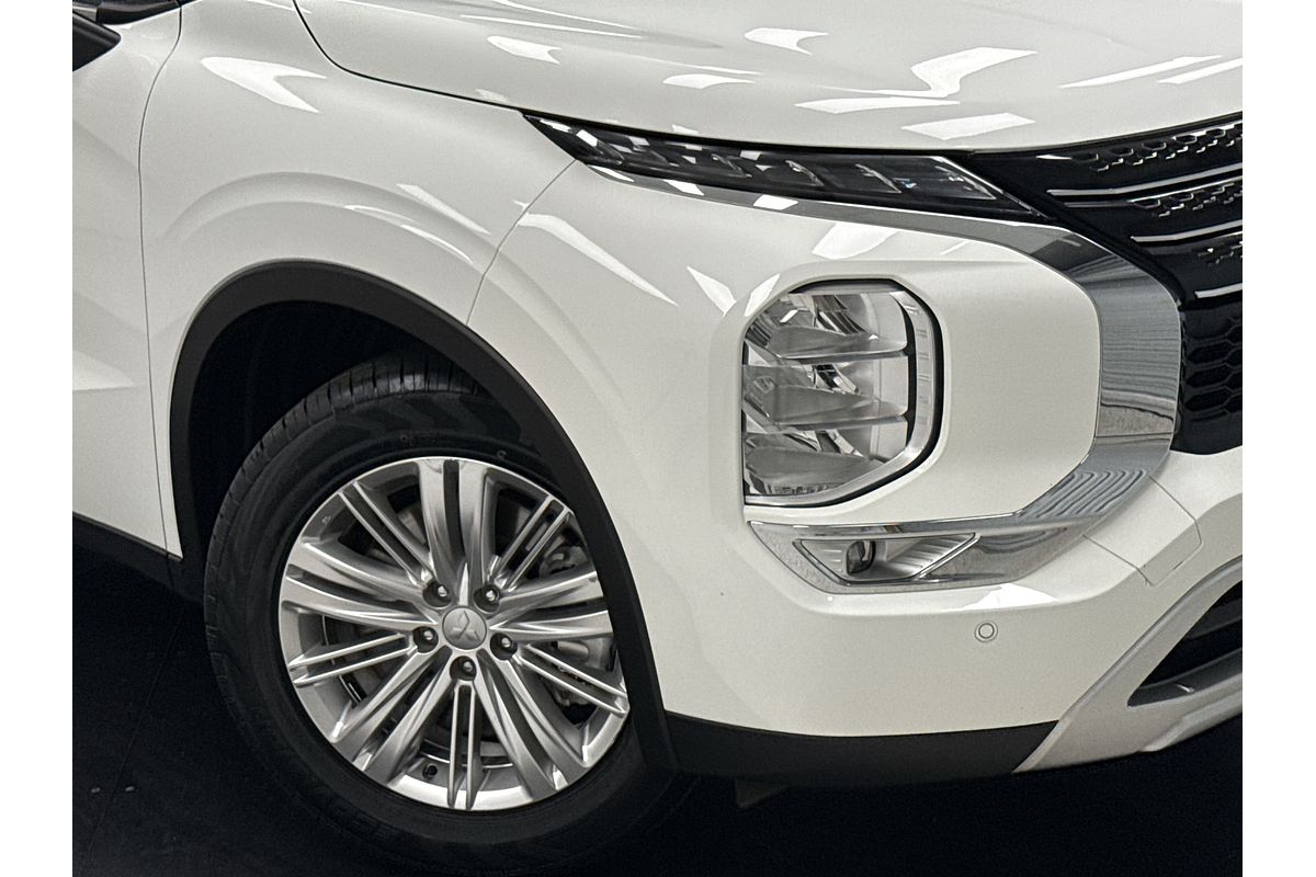 2023 Mitsubishi Outlander LS ZM
