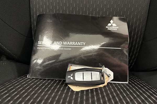 2023 Mitsubishi Outlander LS ZM