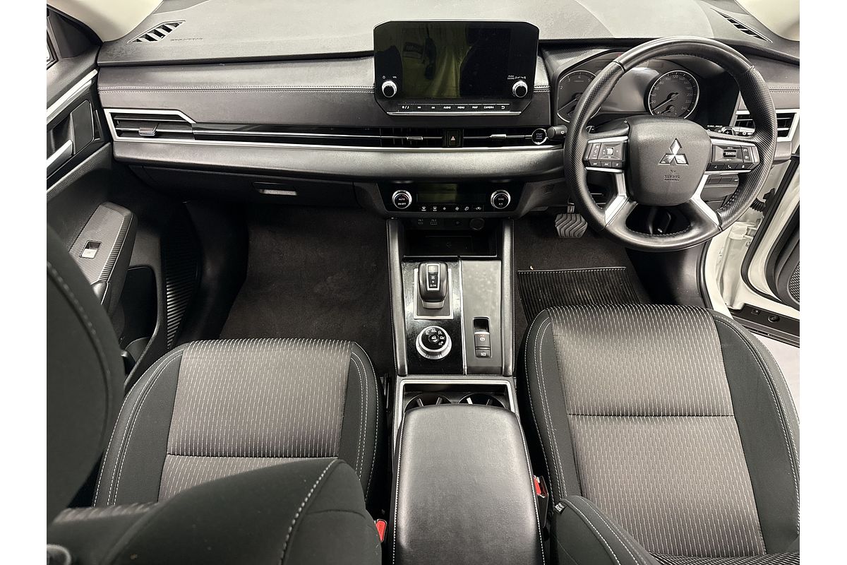 2023 Mitsubishi Outlander LS ZM