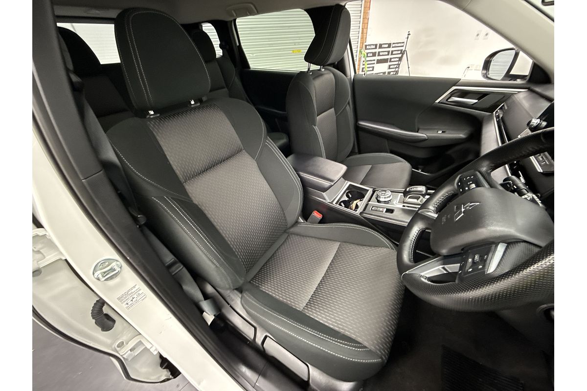 2023 Mitsubishi Outlander LS ZM