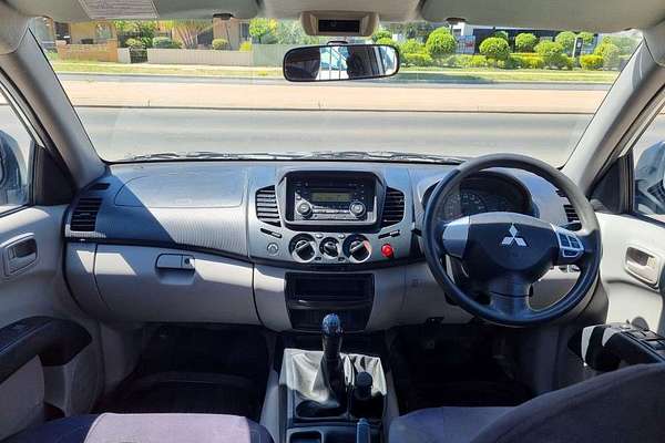 2011 Mitsubishi Triton GLX MN 4X4