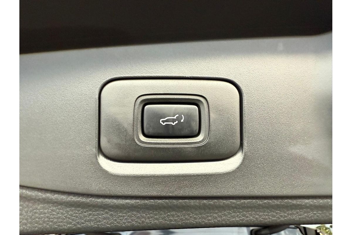 2024 Isuzu MU-X LS-T