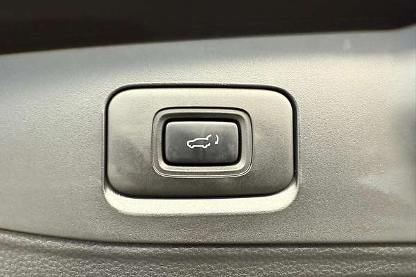 2024 Isuzu MU-X LS-T