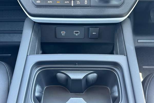 2024 Land Rover Defender 110 P300 S L663