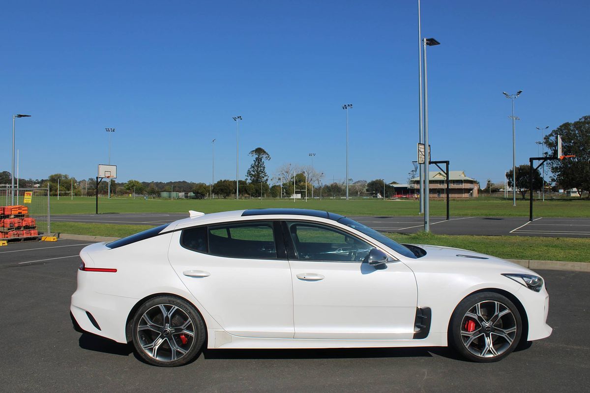 2017 KIA STINGER GT (BLACK LEATHER) 8 SP AUTOMATIC 4D SEDAN TV6