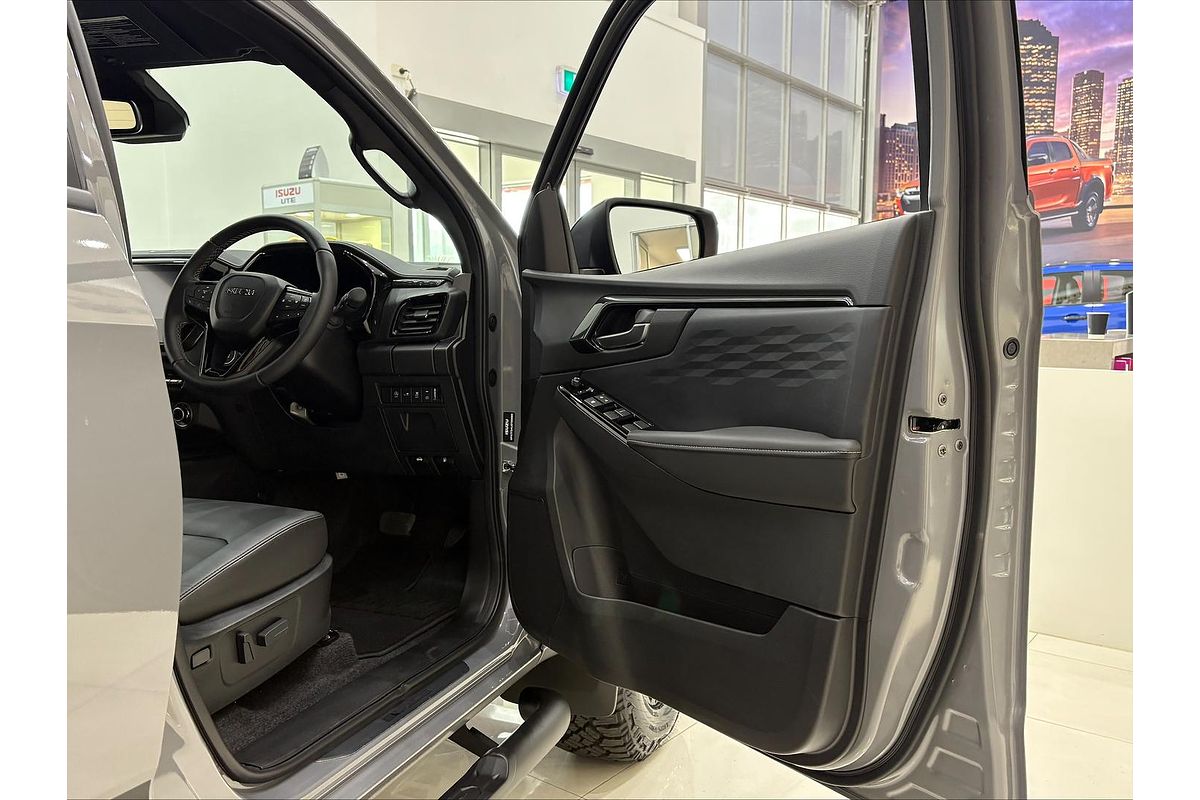 2025 Isuzu D-MAX BLADE 4X4