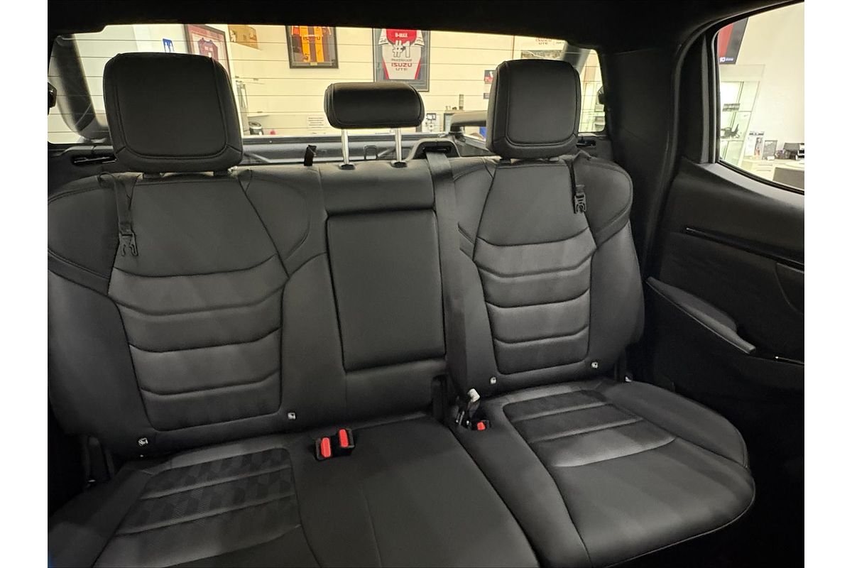 2025 Isuzu D-MAX BLADE 4X4
