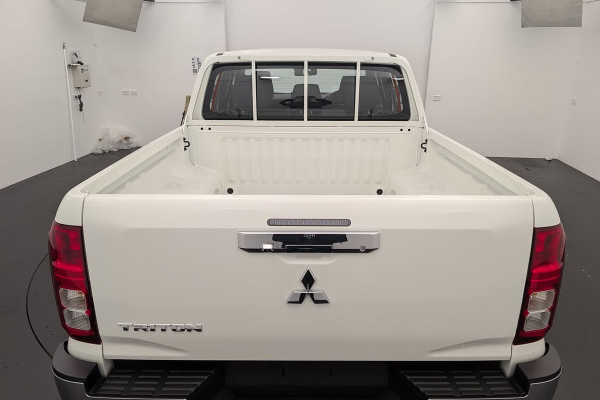 2025 Mitsubishi Triton GLX MV 4X4