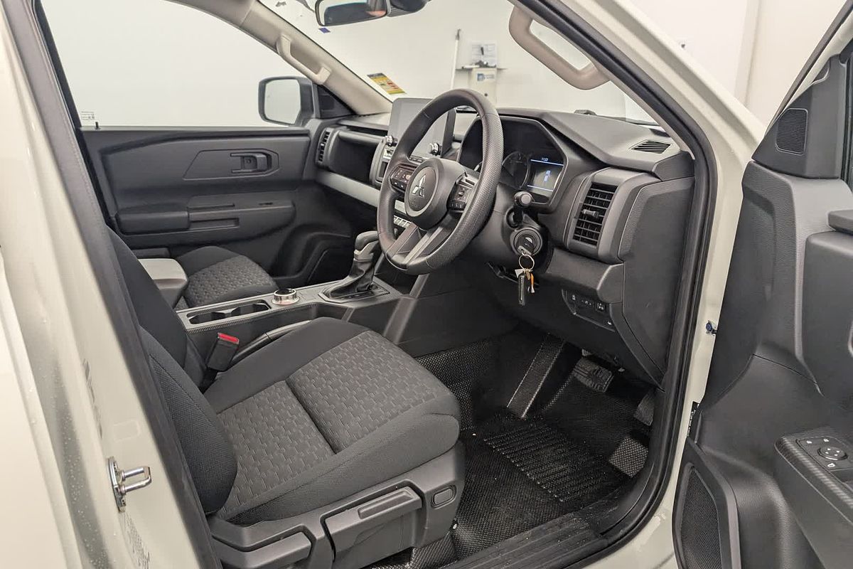 2025 Mitsubishi Triton GLX MV 4X4