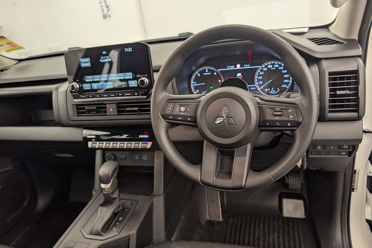 2025 Mitsubishi Triton GLX MV 4X4
