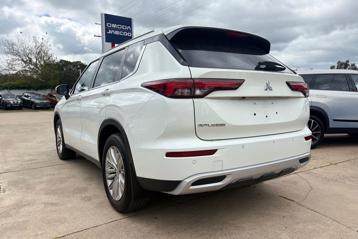 2022 Mitsubishi Outlander LS ZM