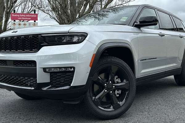 2025 Jeep Grand Cherokee Night Eagle WL