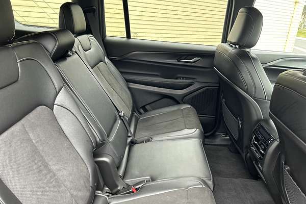 2025 Jeep Grand Cherokee Night Eagle WL