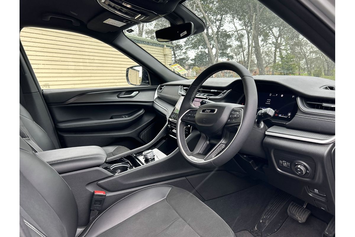 2025 Jeep Grand Cherokee Night Eagle WL