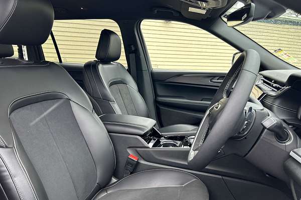 2025 Jeep Grand Cherokee Night Eagle WL