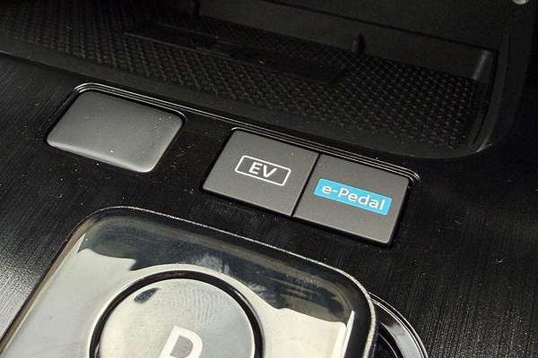 2025 Nissan X-TRAIL ST-L e-POWER T33