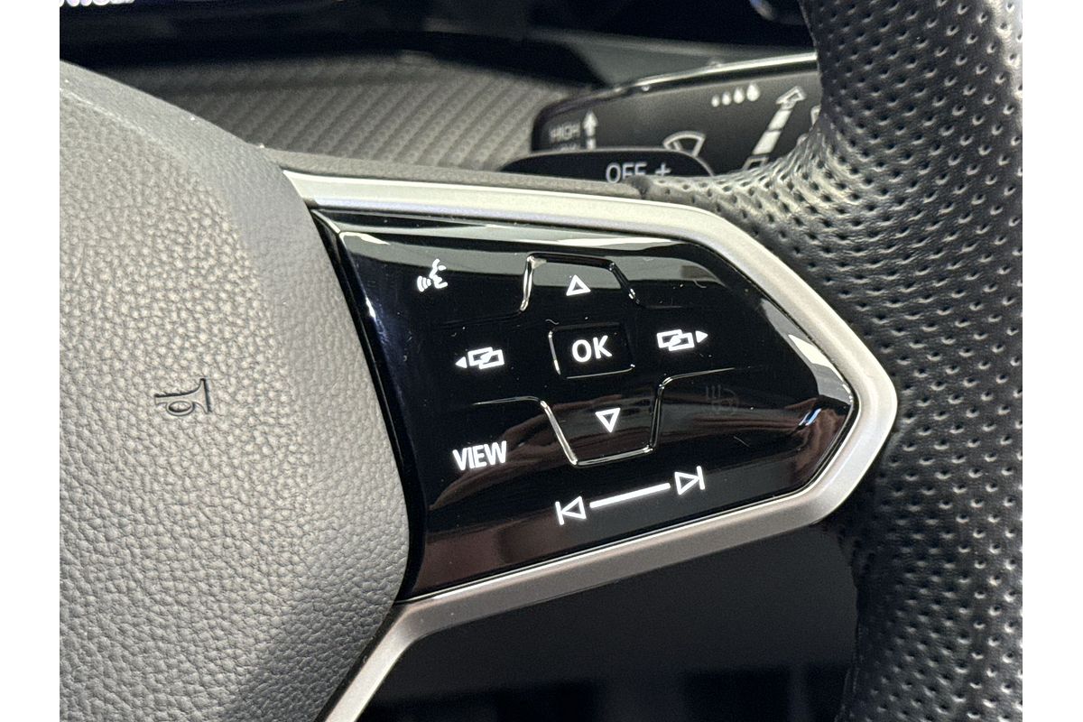 2021 Volkswagen Golf 110TSI R-Line 8