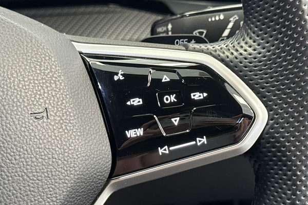 2021 Volkswagen Golf 110TSI R-Line 8