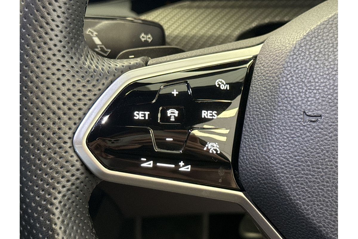 2021 Volkswagen Golf 110TSI R-Line 8